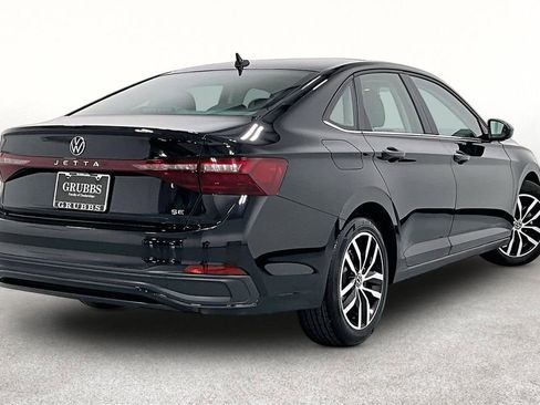 Used 2025 Volkswagen Jetta SE FWD image 2