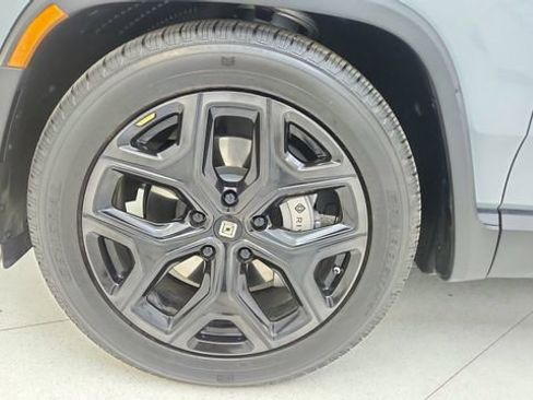 Used 2023 Rivian R1T Adventure image 59