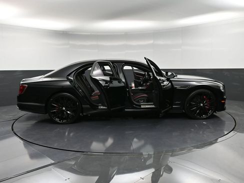 Used 2024 Bentley Flying Spur W12 image 40