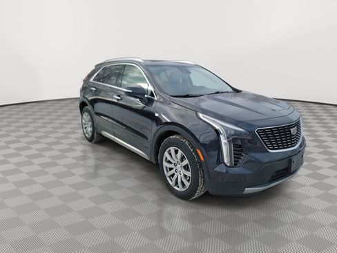 Used 2023 Cadillac XT4 Premium Luxury image 2