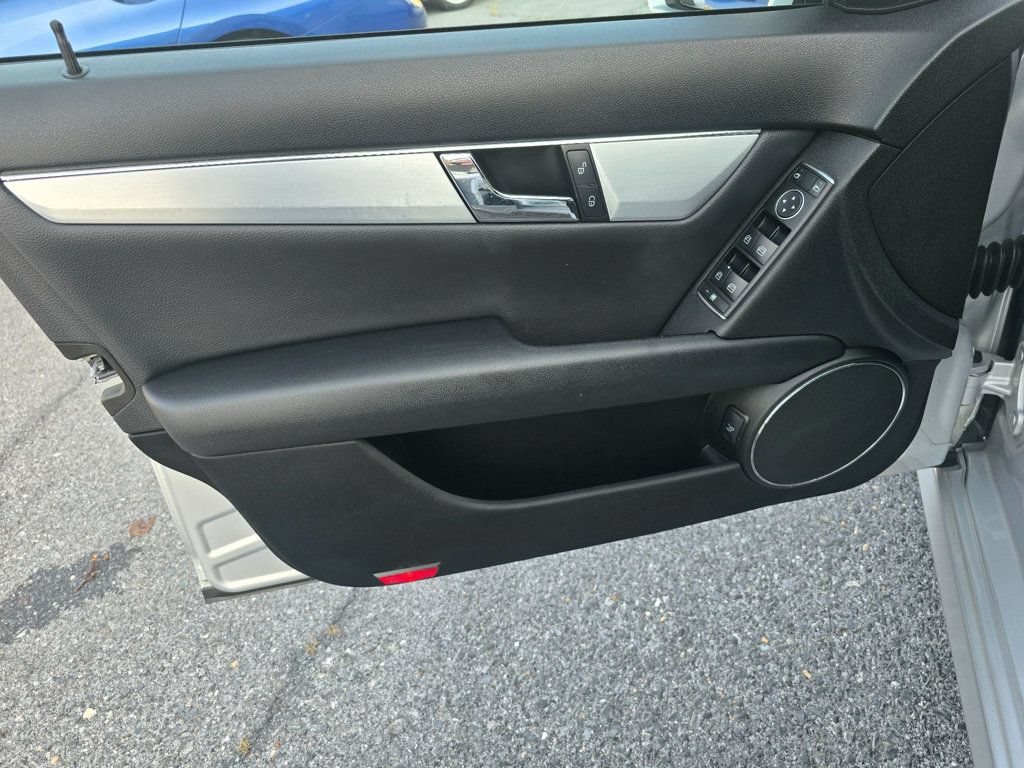 Used 2011 Mercedes-Benz C 300 4MATIC Sedan image 10