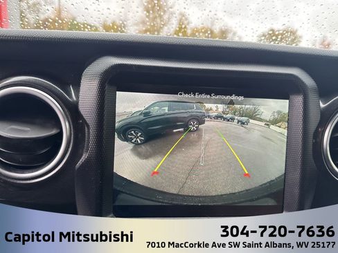 Used 2020 Jeep Wrangler Unlimited Sahara image 25