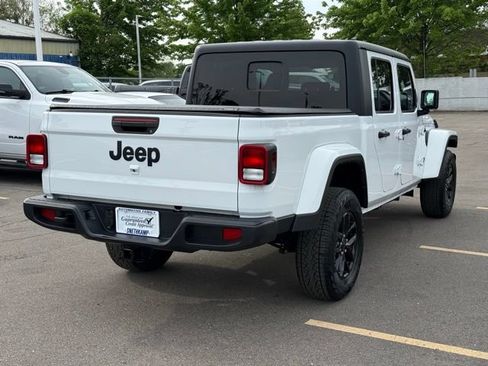 Used 2022 Jeep Gladiator Sport AWD/4WD image 4