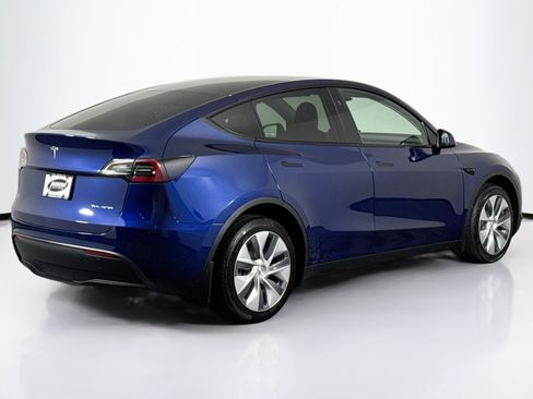 Used 2023 Tesla Model Y Long Range image 11