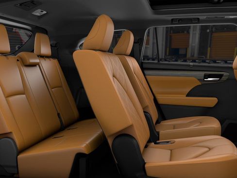 New 2026 Toyota Highlander Platinum image 2