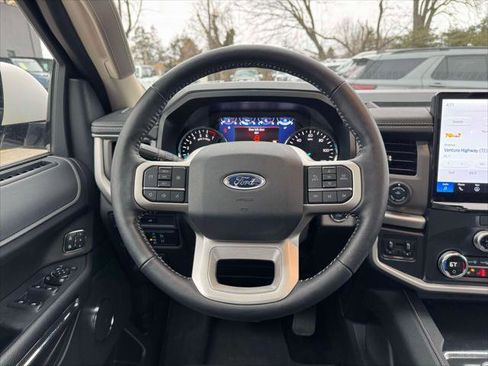 Used 2022 Ford Expedition XLT image 20