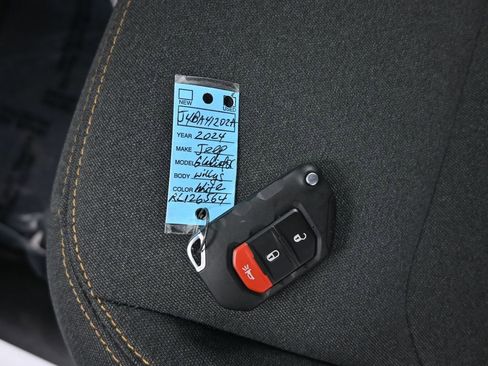 Used 2024 Jeep Gladiator Sport image 14