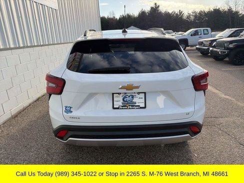 Used 2024 Chevrolet Trax LT w/ Driver Confidence Package FWD image 9