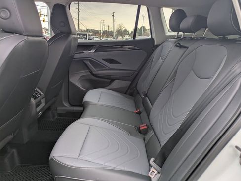 New 2026 Volkswagen Tiguan SE image 14