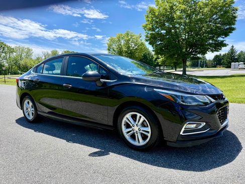 Used 2016 Chevrolet Cruze LT w/ Convenience Package FWD image 3