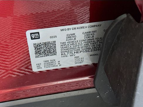 Used 2025 Chevrolet Trax LT w/ LT Convenience Package image 12