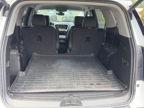 Used 2023 GMC Acadia SLT w/ Elevation Edition FWD image 7