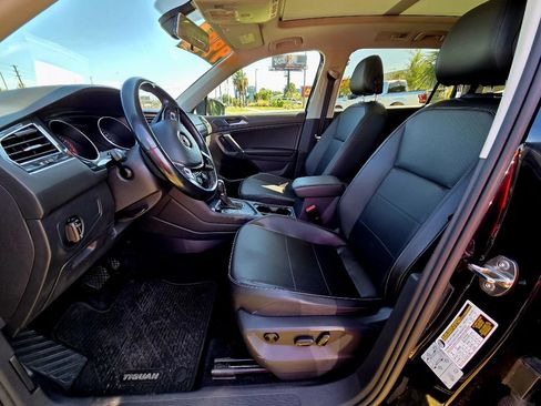 Used 2018 Volkswagen Tiguan SE w/ Panoramic Sunroof Package FWD image 8