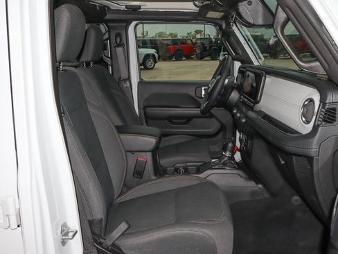 Used 2026 Jeep Wrangler Unlimited Sahara AWD/4WD image 23
