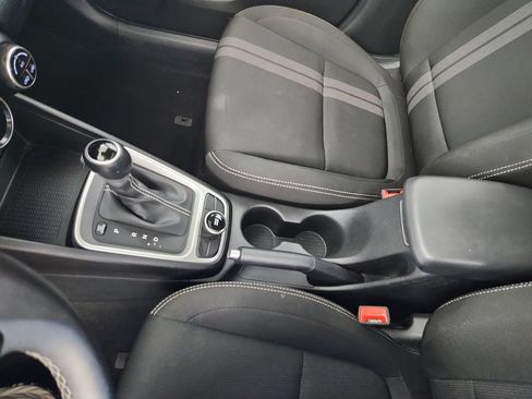 Used 2025 Hyundai Venue SEL FWD image 31