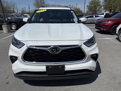 Used 2023 Toyota Highlander Limited AWD/4WD image 3
