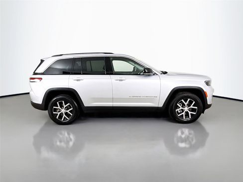 Used 2023 Jeep Grand Cherokee Limited w/ Trailer Tow Prep Group (B) AWD/4WD image 18