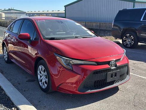Used 2021 Toyota Corolla LE image 3