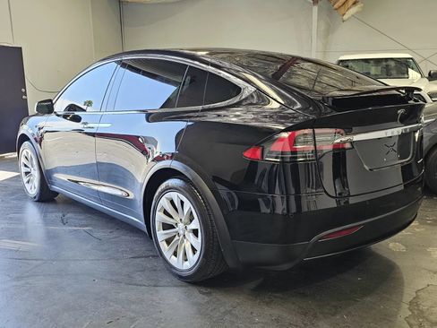 Used 2019 Tesla Model X AWD/4WD image 2