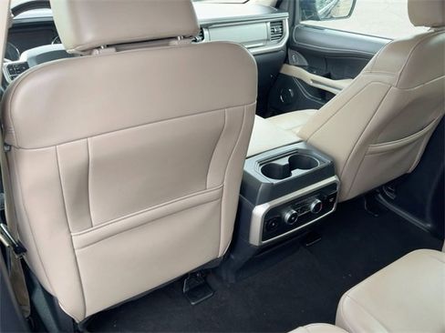 Used 2024 Ford Expedition Max XLT image 26