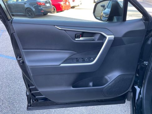 Used 2025 Toyota RAV4 XLE image 20