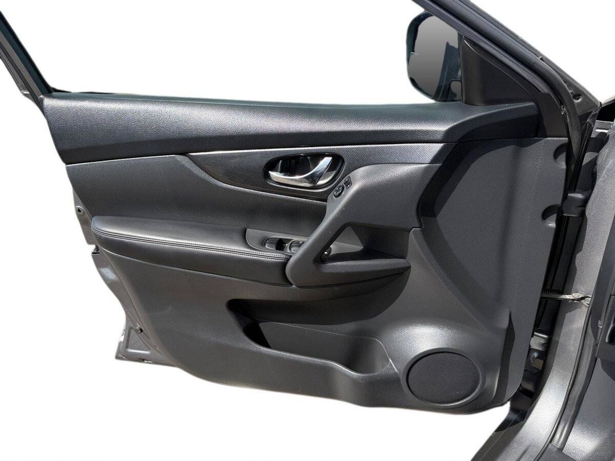 Used 2016 Nissan Rogue SL AWD/4WD image 17