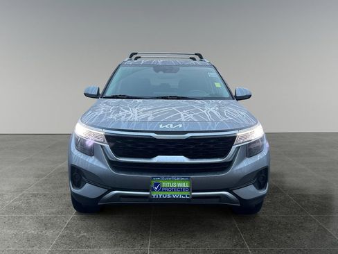 Used 2022 Kia Seltos EX image 2