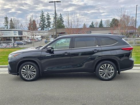 Used 2020 Toyota Highlander Platinum image 2