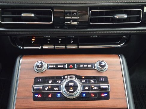 Used 2020 Lincoln Aviator Reserve w/ Equipment Group 202A image 14