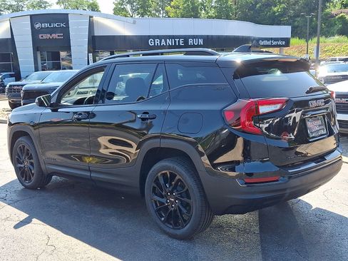 Used 2024 GMC Terrain SLT w/ Infotainment Package II AWD/4WD image 4