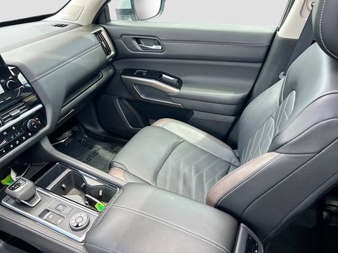 Certified 2024 Nissan Pathfinder Platinum AWD/4WD image 5