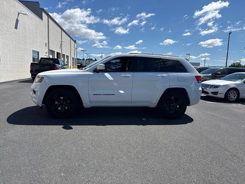 Used 2014 Jeep Grand Cherokee Altitude AWD/4WD image 2