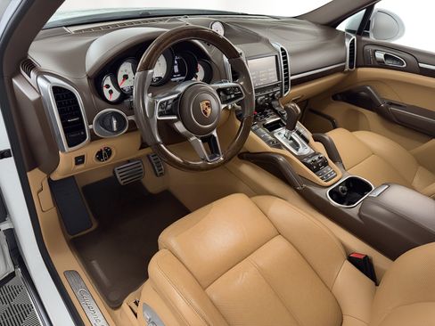 Used 2016 Porsche Cayenne S AWD/4WD image 4