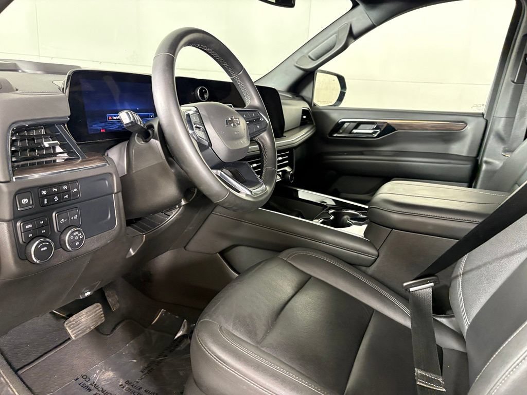 Used 2025 Chevrolet Suburban Z71 AWD/4WD image 23