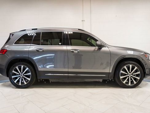 Used 2022 Mercedes-Benz GLB 250 4MATIC w/ Premium Package Lite image 35