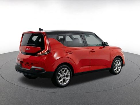 Used 2025 Kia Soul LX w/ LX Technology Package FWD image 9