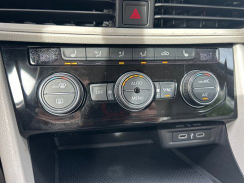 Used 2024 Volkswagen Jetta SE image 18