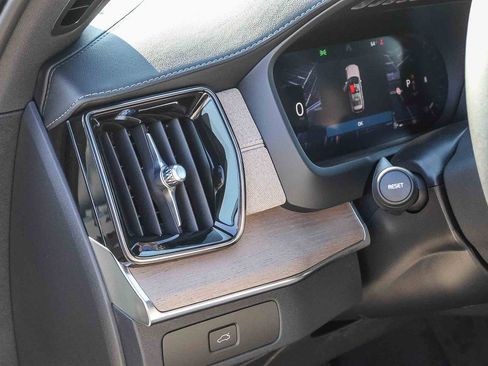 New 2026 Volvo XC90 B6 Plus w/ Protection Package Premier image 34