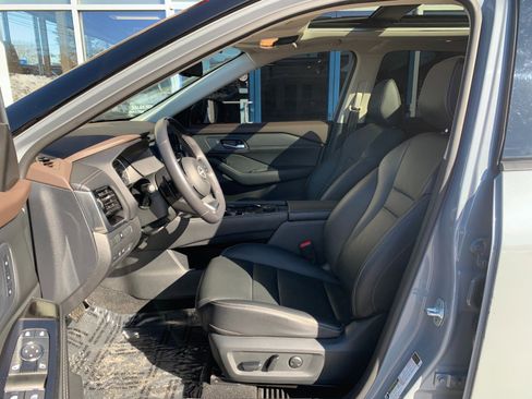 Used 2023 Nissan Rogue SL image 10