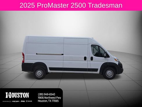 Used 2025 RAM ProMaster 2500 w/ Convenience Group FWD image 2