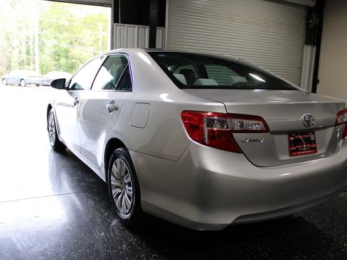 Used 2012 Toyota Camry FWD image 5