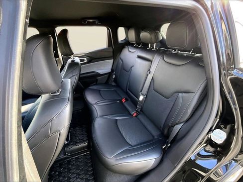 Certified 2025 Jeep Compass Latitude image 20