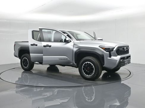 Used 2024 Toyota Tacoma TRD Off-Road image 34