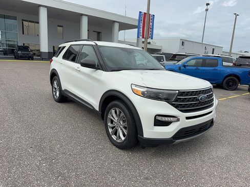 Certified 2023 Ford Explorer XLT w/ Equipment Group 202A RWD image 4