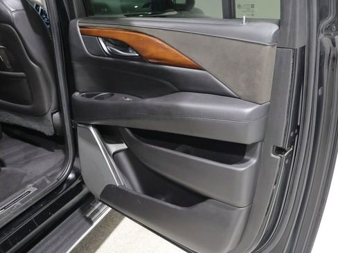 Used 2018 Cadillac Escalade ESV Premium Luxury AWD/4WD image 27