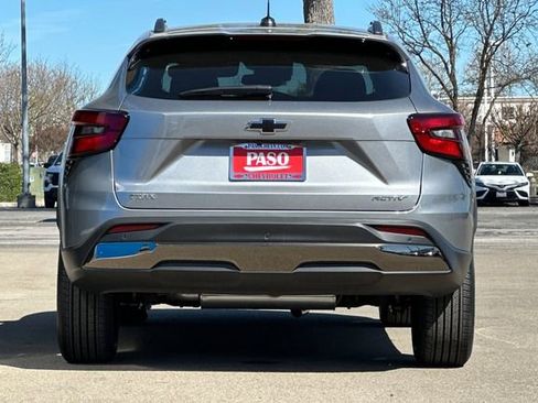 New 2026 Chevrolet Trax ACTIV w/ Sunroof Package FWD image 6