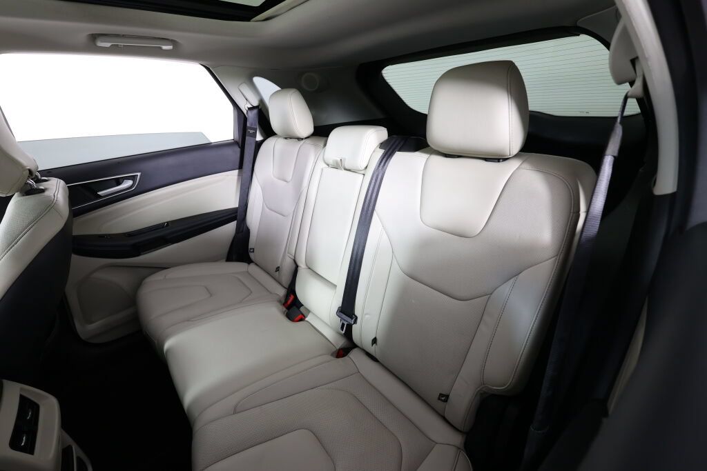 Used 2015 Ford Edge Titanium w/ Equipment Group 302A AWD/4WD image 15