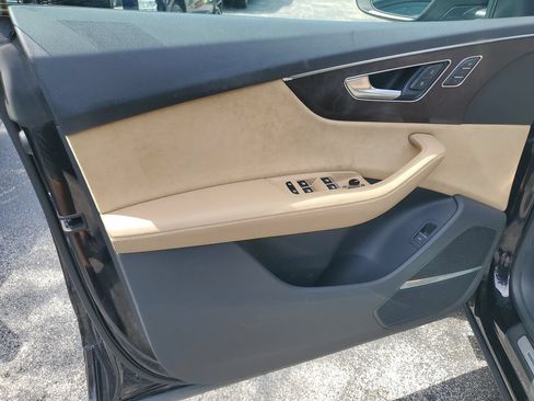 Used 2019 Audi Q8 Prestige w/ Luxury Package AWD/4WD image 20