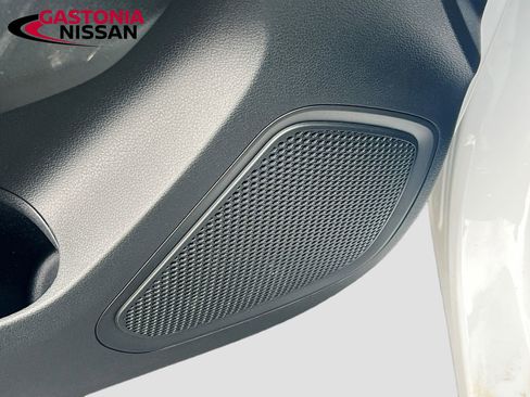 Used 2025 Hyundai Venue SEL image 23