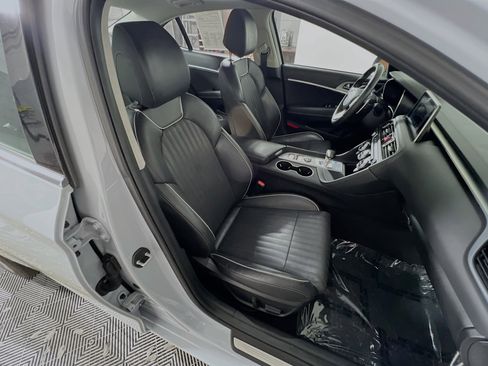 Used 2020 Genesis G70 2.0T w/ Elite Package image 31